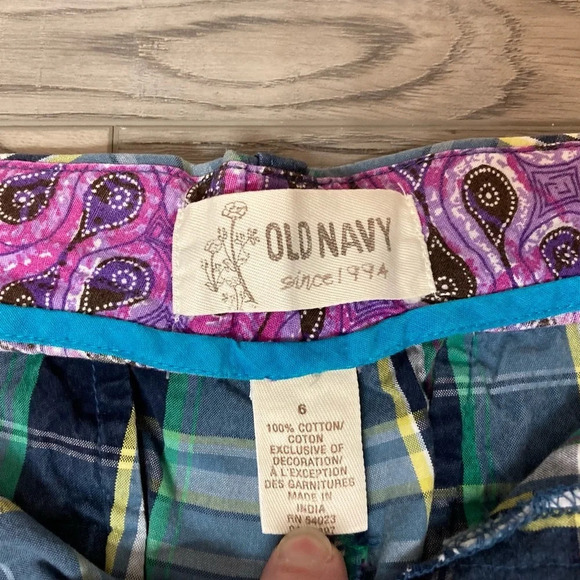 Old Navy Flat Front Plaid Bermuda Shorts Embroidered 6 - Picture 2 of 10